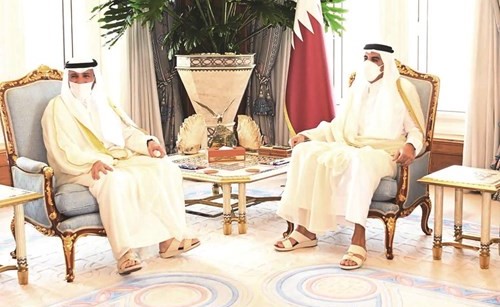سمو أمير قطر الشيخ تميم بن حمد آل ثاني خلال استقباله رئيس مجلس الأمة مرزوق الغانم