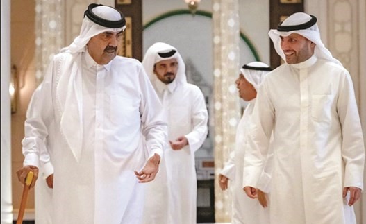 سمو الأمير الوالد الشيخ حمد بن خليفة آل ثاني مع رئيس مجلس الأمة مرزوق الغانم