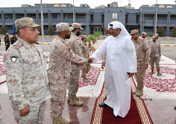 وزير الدفاع : أهمية التدريب في حالة السلم للمحافظة على درجة الجاهزية والاستعداد لوحدات الجيش الكويتي