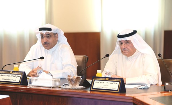 وزير التجارة والصناعة د.عبدالله السلمان ورئيس غرفة التجارة محمد الصقر