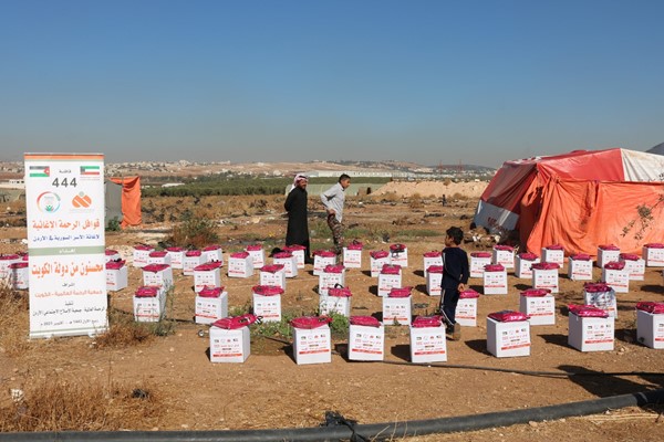 "الرحمة العالمية" قدّمت 1000 طرد غذائي للاجئين السوريين بالأردن