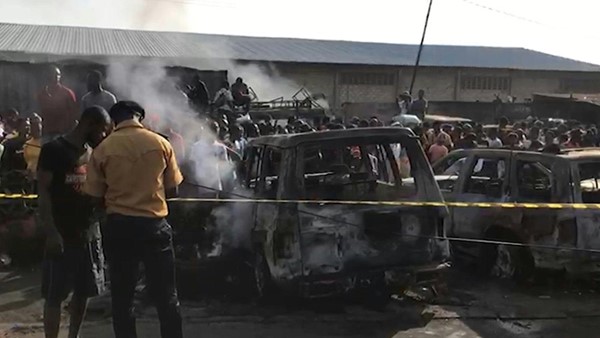 بالفيديو.. ثمانون قتيلا على الأقل في انفجار مستودع وقود في عاصمة سيراليون