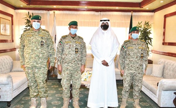 الشيخ فواز الخالد مستقبلا اللواء رياض الطواري ومسؤولي الحرس الوطني