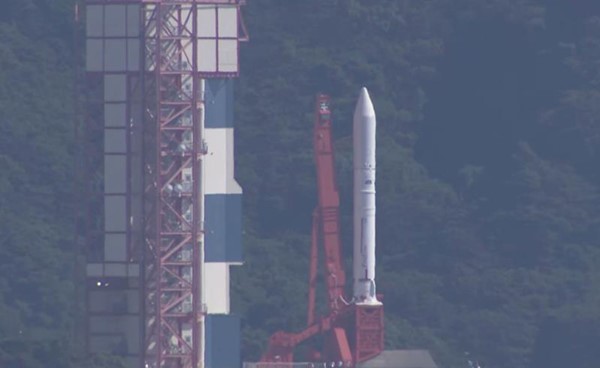 اليابان تطلق صاروخا يحمل تسع أقمار صناعية إلى الفضاء