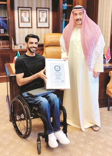 الشيخ فيصل الحمود مستقبلا البطل فيصل الموسوي
