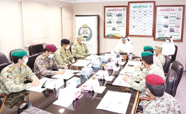 الفريق أول متقاعد الشيخ أحمد النواف خلال زيارته لقيادة الحماية والتعزيز في الحرس الوطني