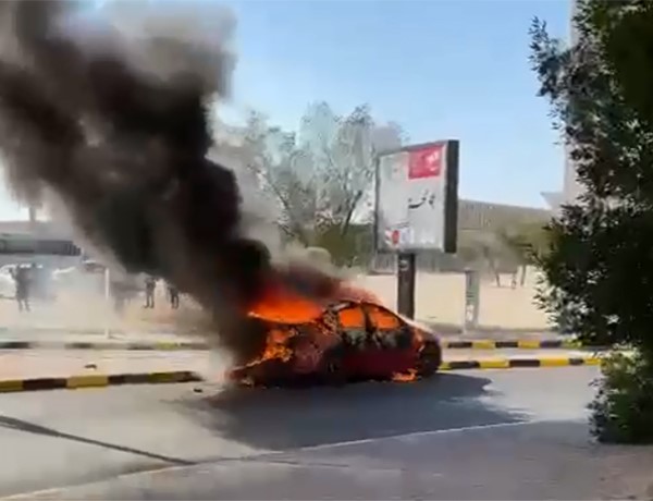 بالفيديو.. حريق سيارة على دوار مخفر شرق