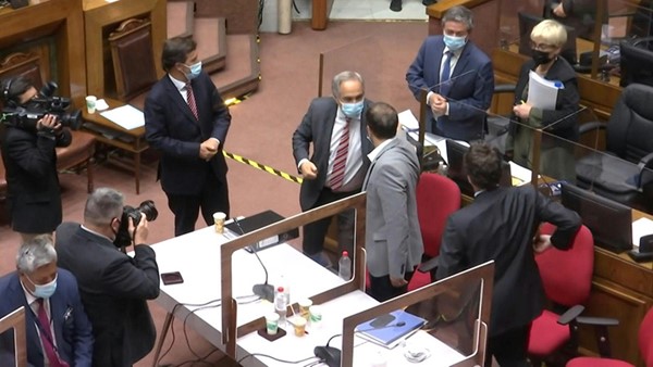 بالفيديو.. مجلس الشيوخ التشيلي يصوّت ضدّ عزل الرئيس بنييرا