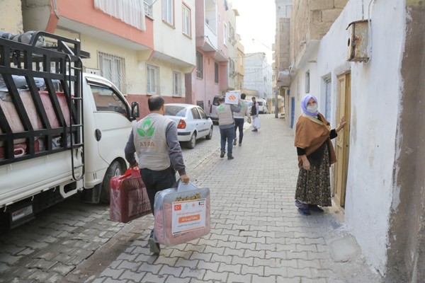 "الرحمة العالمية" سيَّرت القافلة 446 دعماً للاجئين السوريين في تركيا
