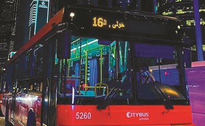 الصورة الأولى تسليم حافلات شركة تشنغتشو يوتونغ الصينية إلى شركة سيتي باص الكويتية