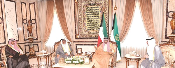صاحب السمو الأمير الشيخ نواف الأحمد وسمو ولي العهد الشيخ مشعل الأحمد ورئيس مجلس الأمة مرزوق الغانم وسمو الشيخ صباح الخالد