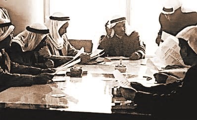 أول اجتماع لمجلس إدارة بنك الائتمان برئاسة عبدالعزيز الدوسري عام 1960