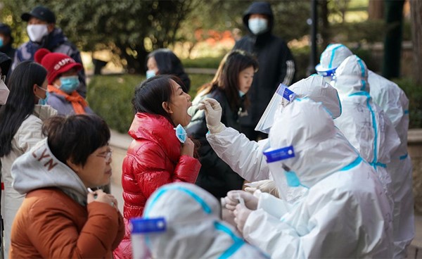خبراء: الصين تخصص أسلوبا لاختبار الحمض النووي لمتحور أميكرون
