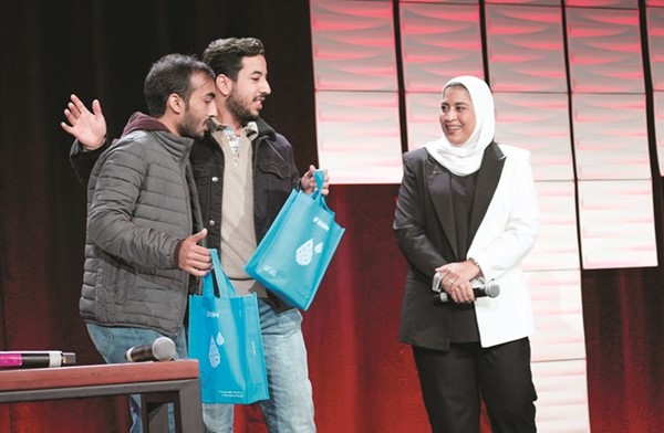 جانب من الفعاليات الترفيهية التي نظمتها زين للطلبة