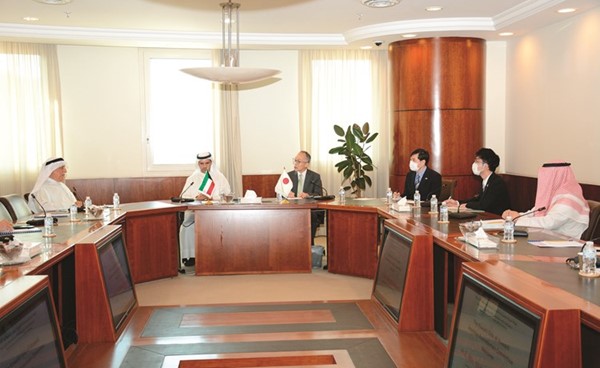 جانب من اجتماع الجانب الكويتي للجنة الكويتية - اليابانية لأصحاب الأعمال مع السفير الياباني ماساتو تاكا أوكا