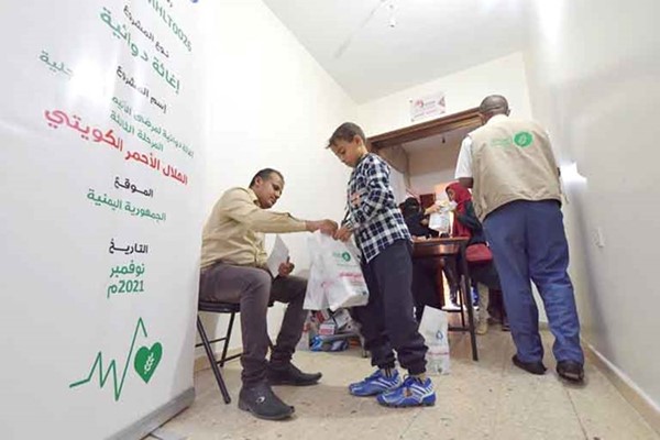«الهلال الأحمر» توزع الدفعة الثالثة من أدوية الأنيميا المنجلية في اليمن