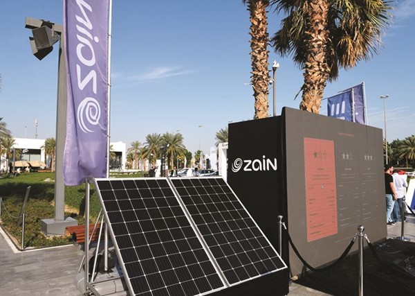 زين استعرضت تكنولوجيا الطاقة الشمسية في جناحها