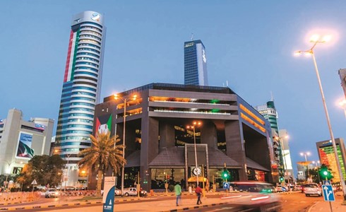 الكويتيون يكثفون مشترياتهم بالأسهم لبناء مراكز استثمارية.. وتخارجات أجنبية