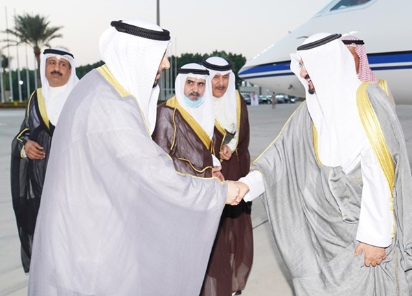ممثل سمو ولي العهد الشيخ أحمد العبدالله لدى وصوله السعودية