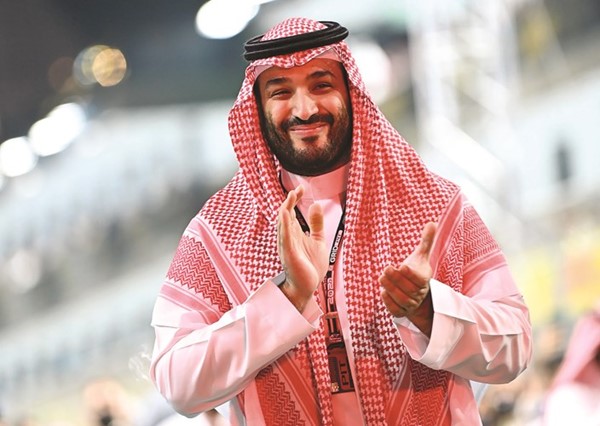 الأمير محمد بن سلمان محتفلا بتدشين حلبة جدة
