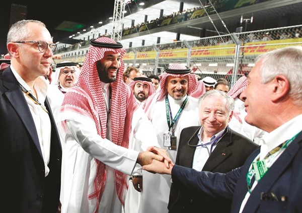 صاحب السمو الملكي الأمير محمد بن سلمان مرحبا بمجموعة من المسؤولين عن بطولة العالم للفورمولا 1