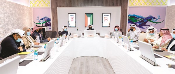 الوزير عبدالرحمن المطيري مترئسا اجتماع اللجنة العليا المنظمة لدورة الألعاب الرياضية الخليجية الثالثة