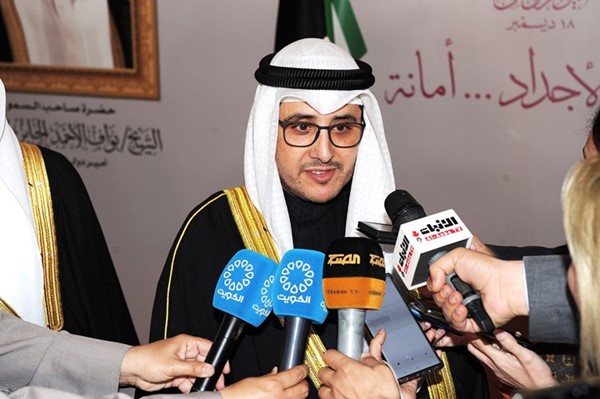 الشيخ د. أحمد ناصر المحمد متحدثا إلى الصحافيين