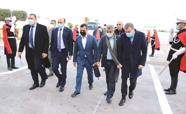 وكيل وزارة الداخلية اللواء فراج الزعبي لدى وصوله إلى تونس للمشاركة في المؤتمر