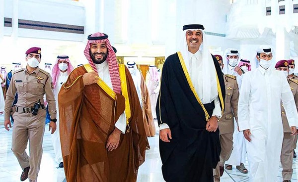 أمير قطر صاحب السمو الشيخ تميم بن حمد مستقبلا ولي العهد السعودي صاحب السمو الملكي الأمير محمد بن سلمان