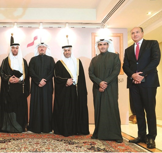عبدالعزيز البابطين وفادي قعوار ومجبل الأيوب يقدمون التهاني للسفير القطري ومحمد مطير العنزي القائم بأعمال السفارة القطرية لدى الكويت