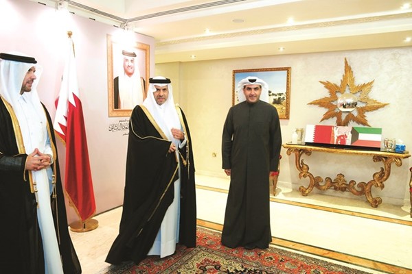 البابطين مع السفير القطري في الكويت علي بن عبدالله آل محمود