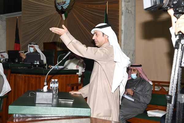 د.علي بن ساير متحدثا