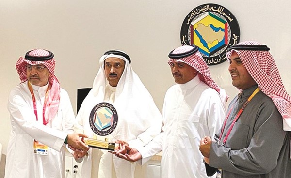 د.صالح المزيني يتسلم جائزة العمل التطوعي لمجلس التعاون الخليجي