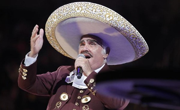 المكسيك تبكي أيقونة الغناء الشعبي فينتسنتي فرنانديس