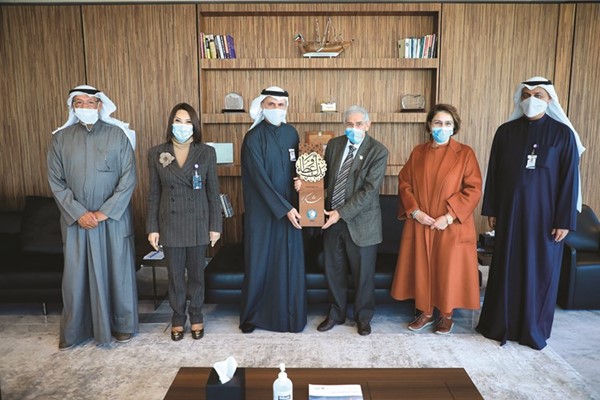 جمعية الهلال الأحمر تكرم البنك الوطني تقديرا لدعمه في مكافحة الجائحة
