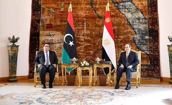 الرئيس عبدالفتاح السيسي مستقبلا رئيس المجلس الرئاسي الليبي محمد المنفي