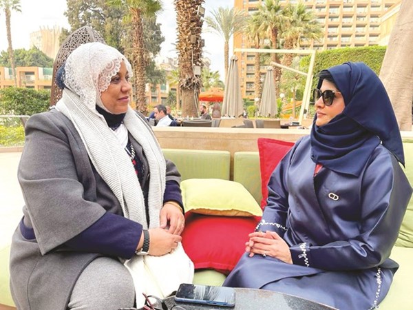 د.مستورة الشمري خلال اللقاء مع الزميلة هناء السيد