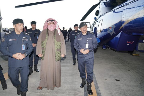 وزير الداخلية تفقد إدارة جناح طيران الشرطة
