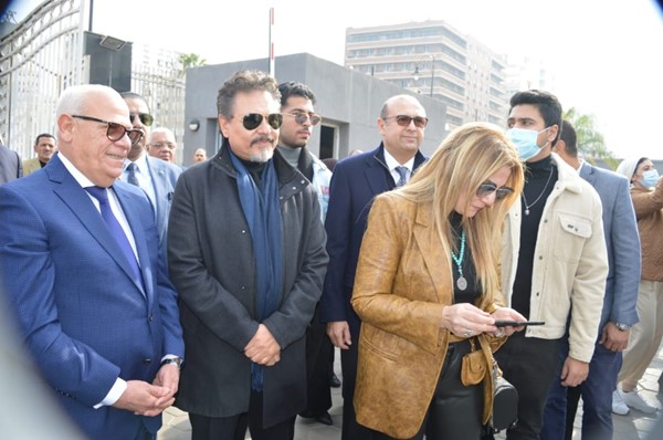 محافظ بورسعيد يزيح الستار عن تمثال الفنان "محمود ياسين" بالمركز الثقافي ببورسعيد