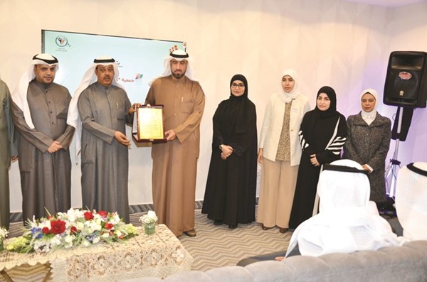 درع تقديرية من وزارة الشؤون إلى جمعية تنمية الخيرية