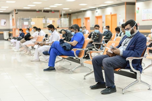 عدد من أعضاء الطواقم الطبية بانتظار التطعيم