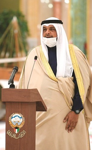 نائب رئيس الوزراء ووزير الداخلية الشيخ أحمد المنصور خلال أداء القسم
