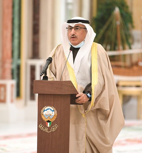 نائب رئيس الوزراء ووزير النفط ووزير الكهرباء والماء د.محمد الفارس خلال القسم