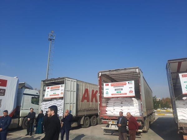 الرحمة العالمية تسير 50 شاحنة مساعدات شتوية للداخل السوري.. وتفتتح مدرسة "الفلاح" الابتدائية في تركيا