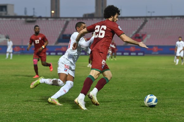 الكويت بعشرة لاعبين يجتاز النصر