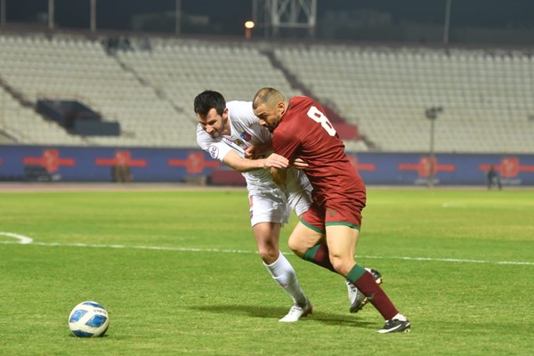 الكويت بعشرة لاعبين يجتاز النصر