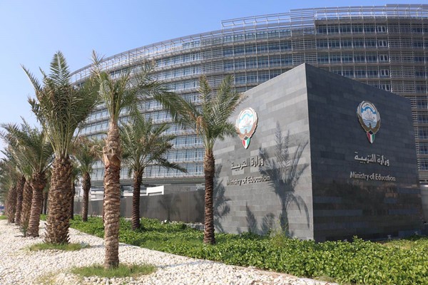 «التربية» تنفي صدور قرار بعودة الدراسة «عن بعد» في الفصل الثاني
