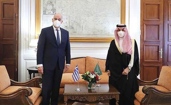 صاحب السمو الأمير فيصل بن فرحان وزير الخارجية السعودي ونظيره اليوناني نيكوس دندياس	(واس)