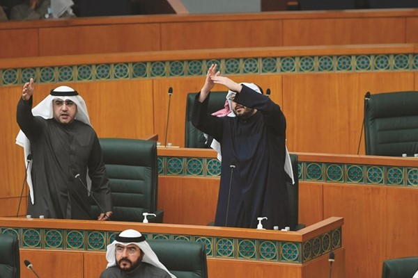 د.عبدالعزيز الصقعبي ود.عبدالكريم الكندري يطلبان نقطة نظام