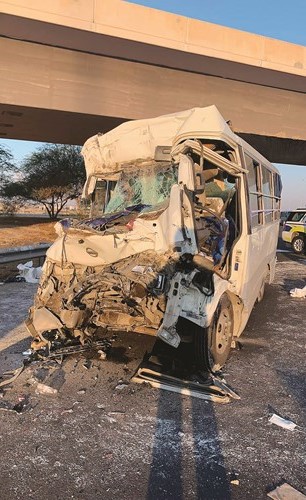 حادث تصادم الباص بالشاحنة أودى بحياة مصريين